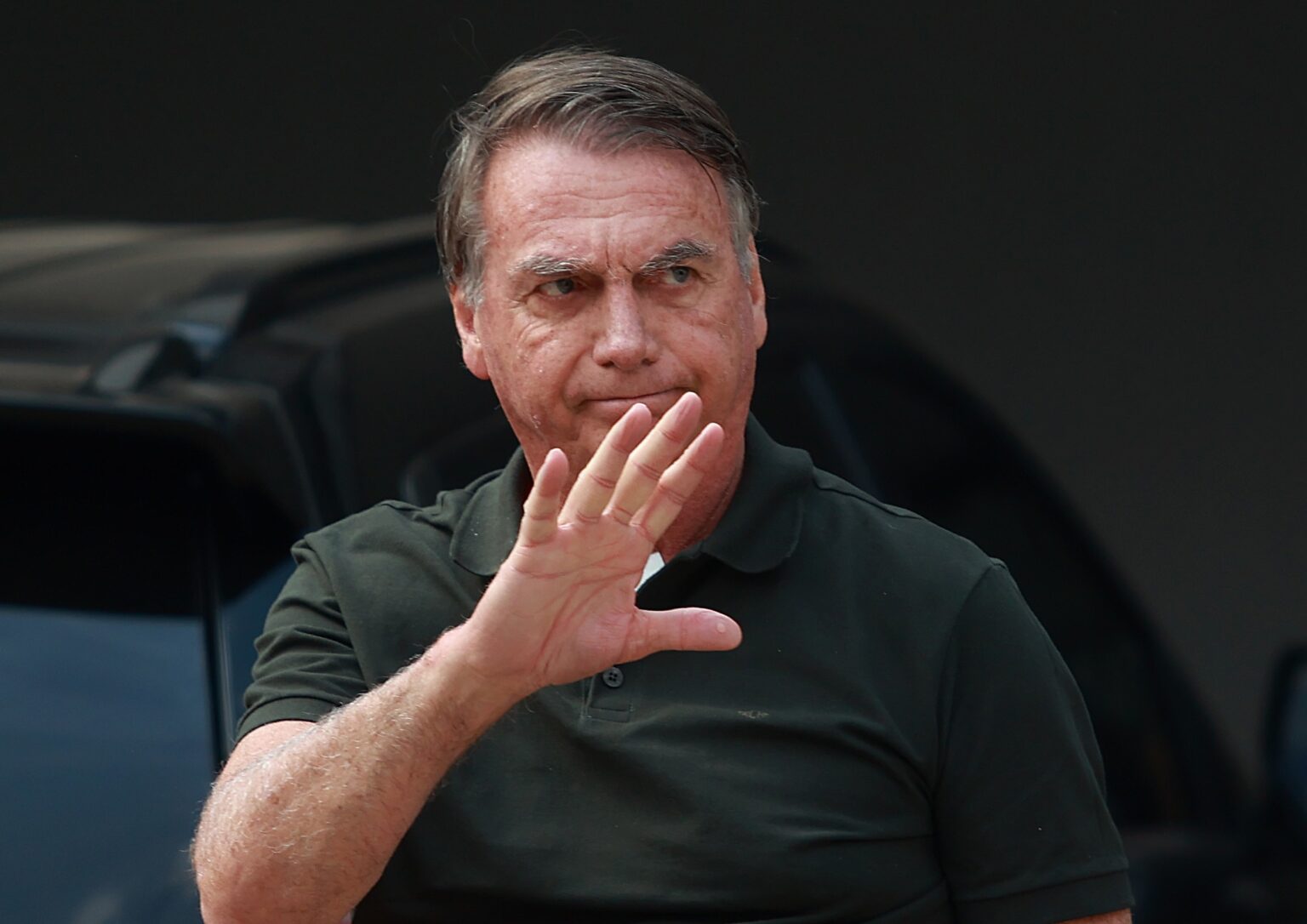 Bolsonaro Passa por Procedimento para Combater Soluços; Nova Cirurgia Está Prevista