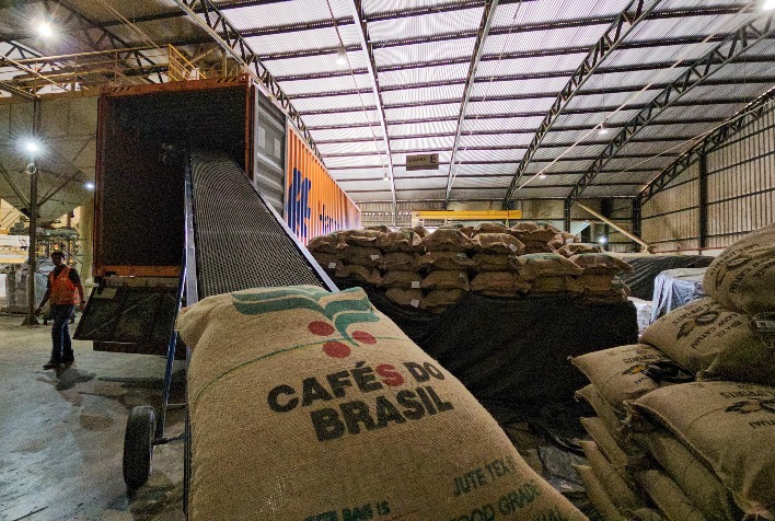 Crise Logística nos Portos Brasileiros: Prejuízo de R$ 66,1 Milhões no Setor de Café em 2025 Crise Logística nos Portos Brasileiros: Prejuízo de R$ 66,1 Milhões no Setor de Café em 2025
