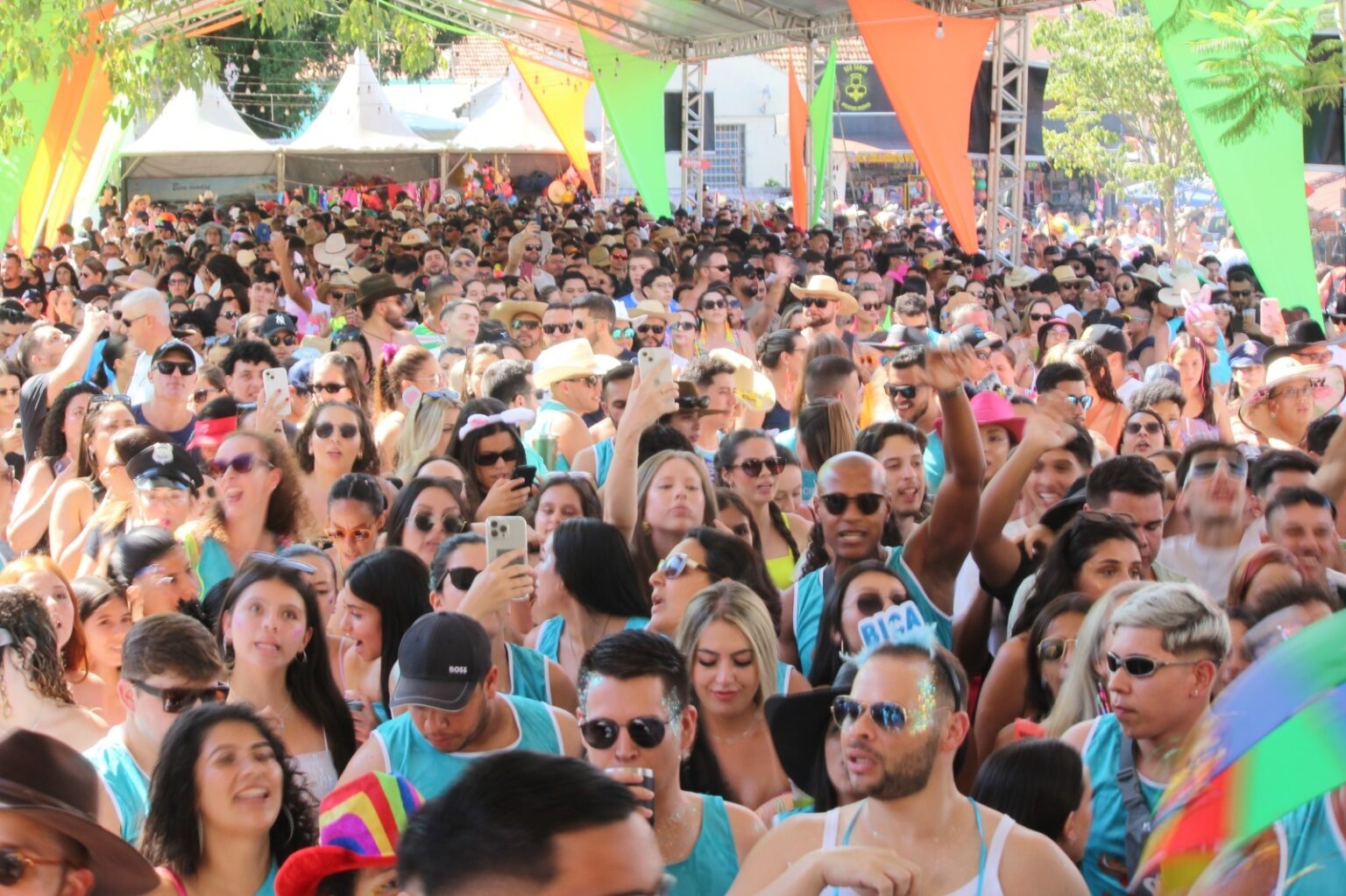 Dicas Essenciais para Curtir o Carnaval com Saúde e Segurança Dicas Essenciais para Curtir o Carnaval com Saúde e Segurança