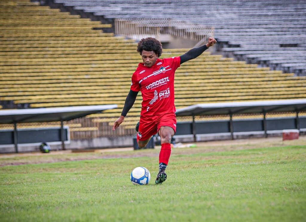 Imperatriz Recontrata Lateral Vivico para a Tempestade na Temporada