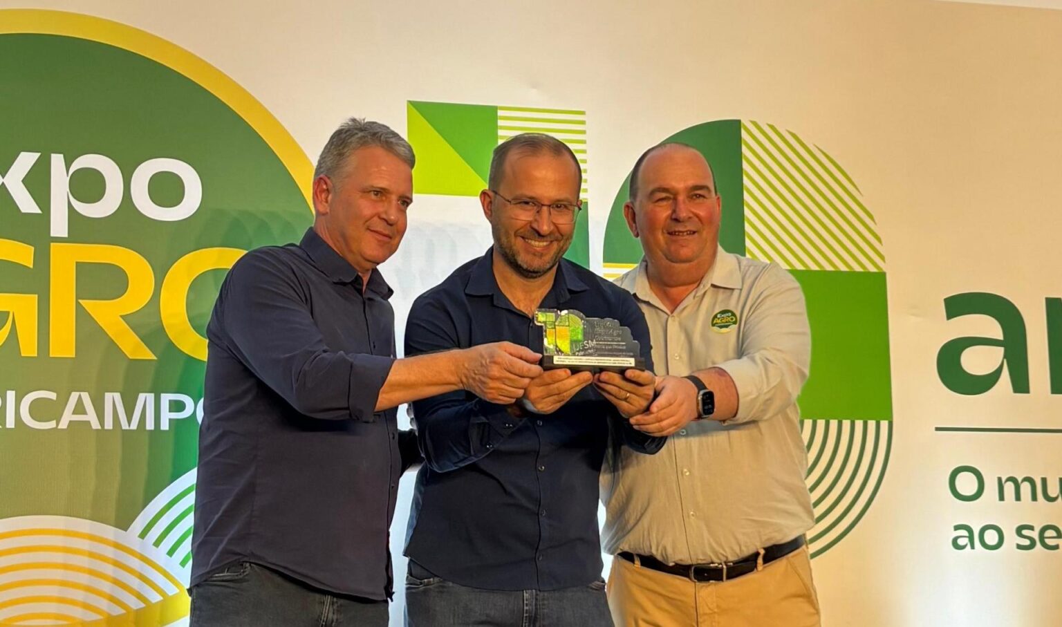 Campus UFSM-PM Marca Presença na 10ª Feira Expoagro Cotricampo e Recebe Homenagem pelo Desenvolvimento do Agronegócio Campus UFSM-PM Marca Presença na 10ª Feira Expoagro Cotricampo e Recebe Homenagem pelo Desenvolvimen