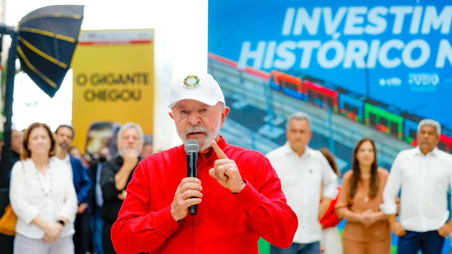 Lula Adota Discurso Mais Firme sobre Segurança Frente ao Crescimento de Flávio Bolsonaro Lula Adota Discurso Mais Firme sobre Segurança Frente ao Crescimento de Flávio Bolsonaro