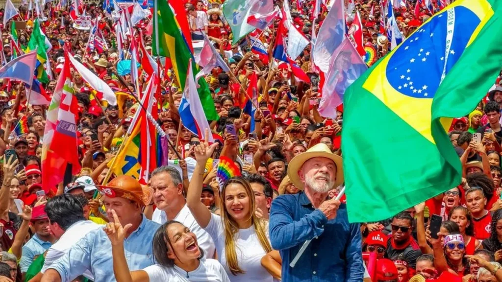 Lula destaca avanços sociais e reafirma que esta é sua última eleição presidencial Lula destaca avanços sociais e reafirma que esta é sua última eleição presidencial