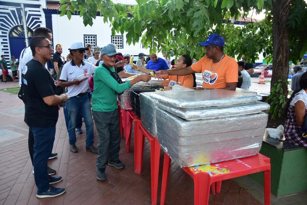 Ceia de Natal em Cuiabá: Ação Solidária da Primeira-Dama e Setasc para Pessoas em Situação de Rua Ceia de Natal em Cuiabá: Ação Solidária da Primeira-Dama e Setasc para Pessoas em Situação de Rua