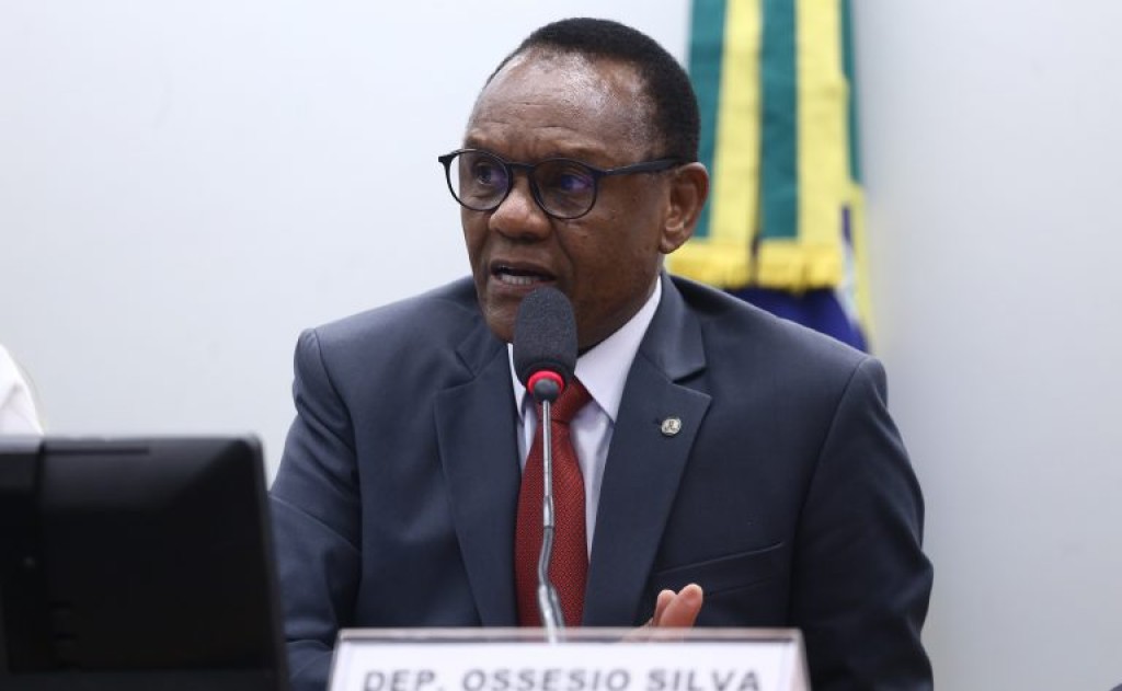 Câmara aprova projeto para redução de custos em equipamentos de segurança para automobilismo e motociclismo Câmara aprova projeto para redução de custos em equipamentos de segurança para automobilismo e motoc