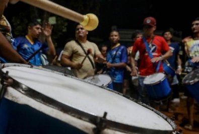 Cuiabá se Agita com Ensaios de Carnaval: Escolas e Blocos em Festa Cuiabá se Agita com Ensaios de Carnaval: Escolas e Blocos em Festa