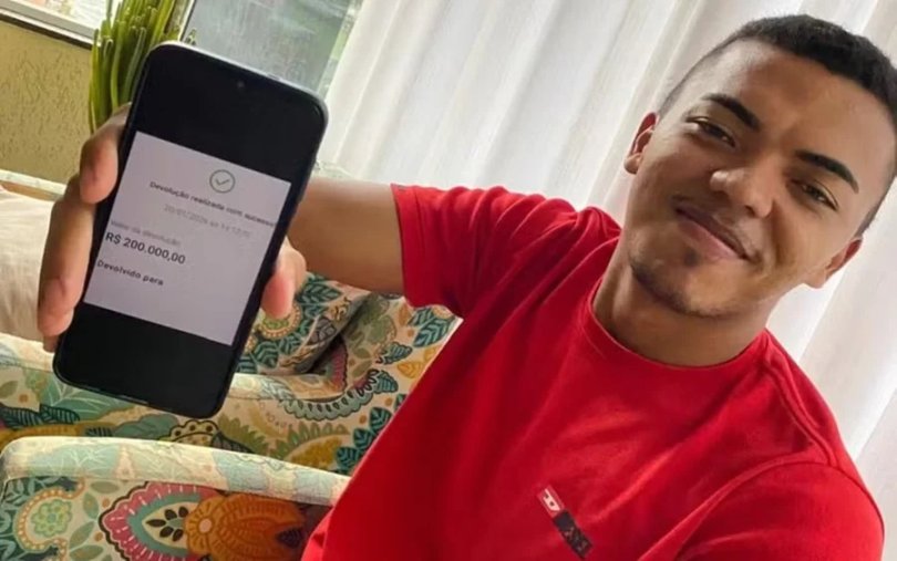 Estudante de Cuiabá Devolve R$ 200 Mil Recebidos por Engano via PIX Estudante de Cuiabá Devolve R$ 200 Mil Recebidos por Engano via PIX