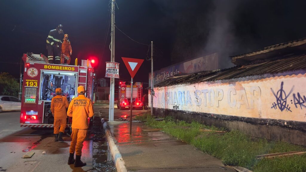 Incêndio em Barracão Abandonado no Bosque da Saúde Chama Atenção em Cuiabá Incêndio em Barracão Abandonado no Bosque da Saúde Chama Atenção em Cuiabá