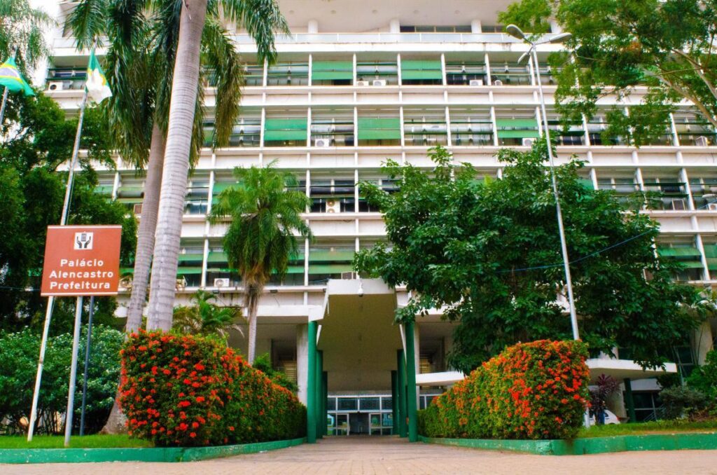Profissionais da Educação Ganham Gratificação de Até 40% em Cuiabá Profissionais da Educação Ganham Gratificação de Até 40% em Cuiabá