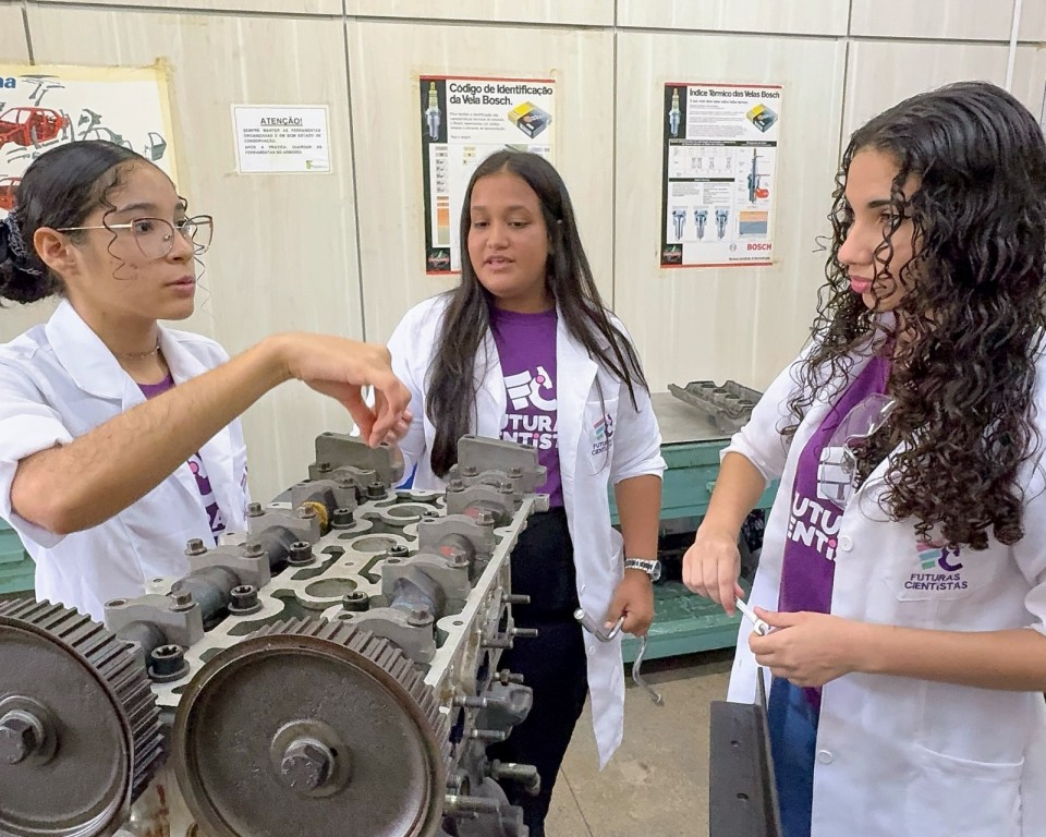 Programa Futuras Cientistas: Impulsionando Meninas em Tecnologia e Ciência Programa Futuras Cientistas: Impulsionando Meninas em Tecnologia e Ciência