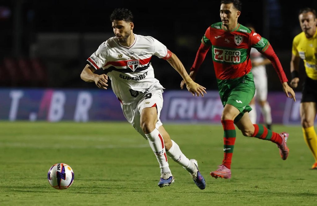 São Paulo amarga derrota para a Portuguesa em noite turbulenta São Paulo amarga derrota para a Portuguesa em noite turbulenta