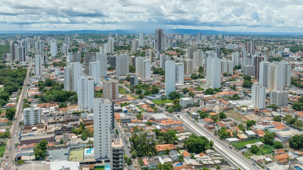 Cuiabá: O Coração da América do Sul Onde Três Biomas Convergem e o Calor é Extremo
