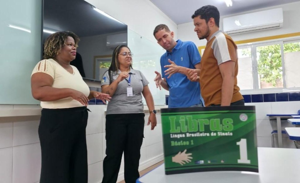 Curso Gratuito de Libras Começa em Cuiabá: Inscrições Esgotadas em 2 Dias Curso Gratuito de Libras Começa em Cuiabá: Inscrições Esgotadas em 2 Dias