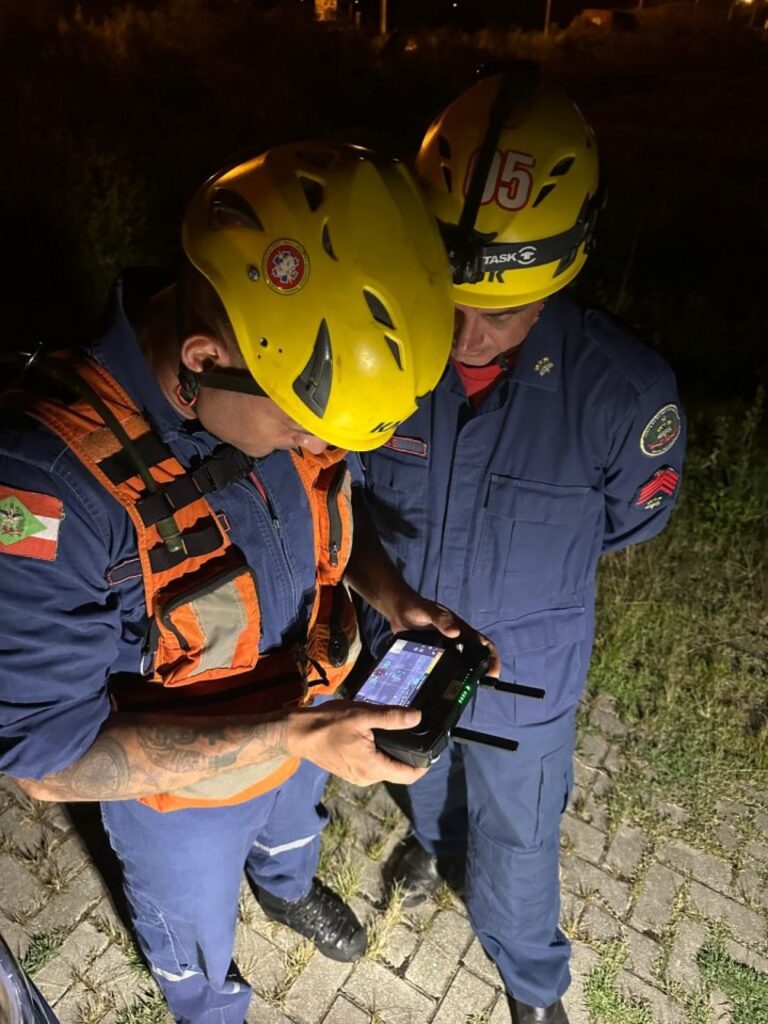 Homem Desaparece em Mata Acreditando Fugir de Guerra e Aciona Bombeiros em Florianópolis