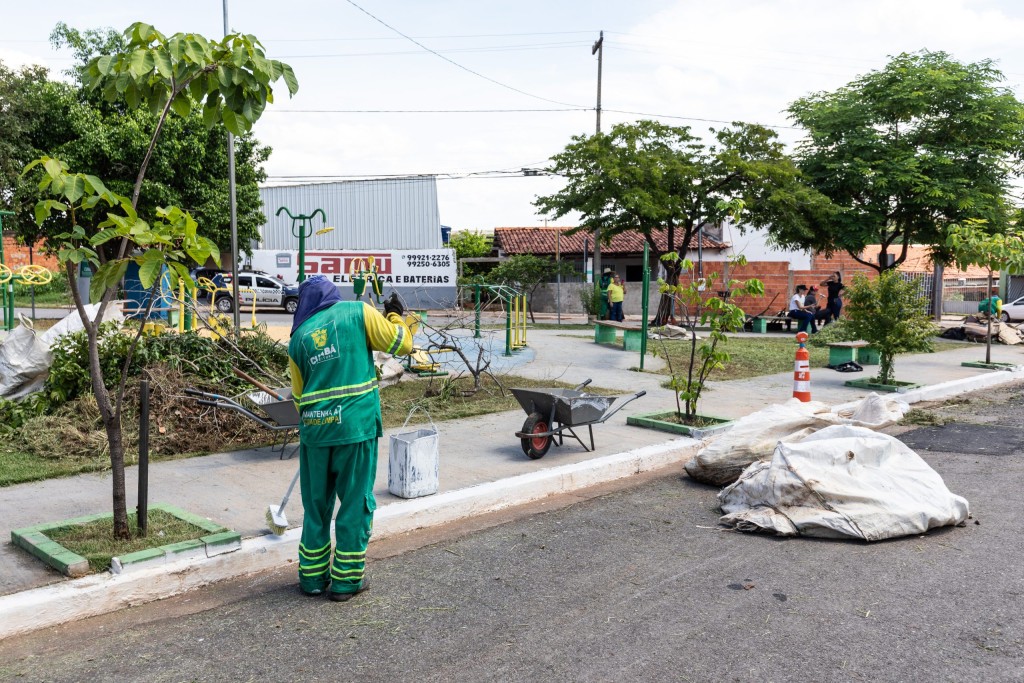 Limpurb Mobiliza Equipes e Remove 10 Toneladas de Lixo em Ação de Limpeza na Rotatória da Rodoviária Limpurb Mobiliza Equipes e Remove 10 Toneladas de Lixo em Ação de Limpeza na Rotatória da Rodoviária