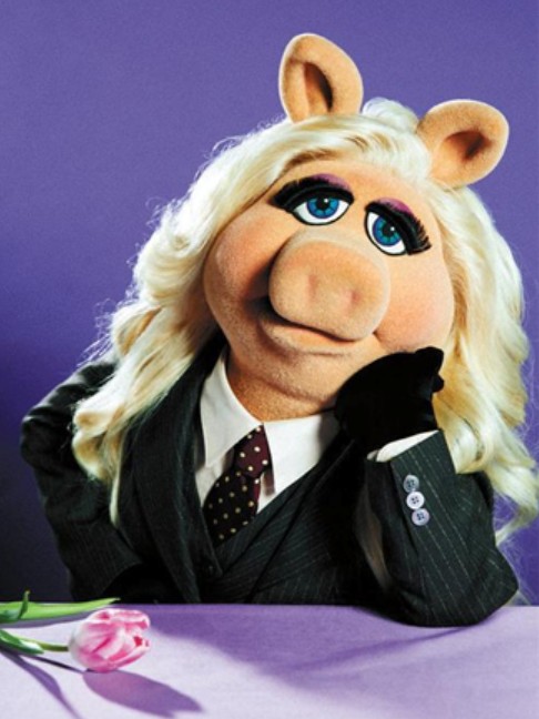 Miss Piggy Brilha Novamente em Novo Especial e Filme com Jennifer Lawrence e Emma Stone Miss Piggy Brilha Novamente em Novo Especial e Filme com Jennifer Lawrence e Emma Stone