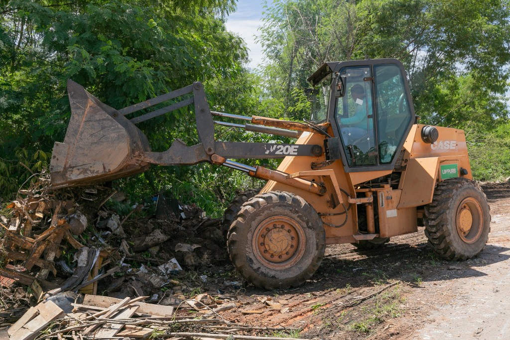 Prefeitura de Cuiabá intensifica ações contra descarte irregular de resíduos Prefeitura de Cuiabá intensifica ações contra descarte irregular de resíduos