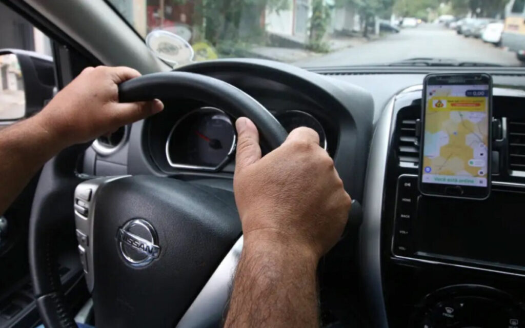 Uber é Condenada a Indenizar Cliente por Perda de Voo devido a Falha do Motorista Uber é Condenada a Indenizar Cliente por Perda de Voo devido a Falha do Motorista