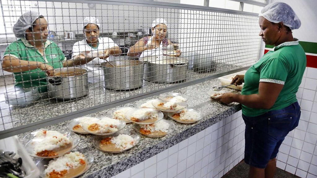 Várzea Grande Implementa Lei de Alimentação Escolar para Educadores Várzea Grande Implementa Lei de Alimentação Escolar para Educadores