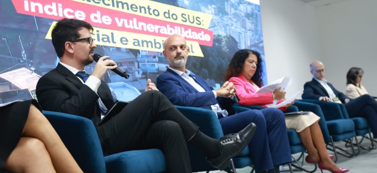 Debates sobre Vulnerabilidade Social e Ambiental no SUS: Fortalecendo Políticas Públicas Debates sobre Vulnerabilidade Social e Ambiental no SUS: Fortalecendo Políticas Públicas