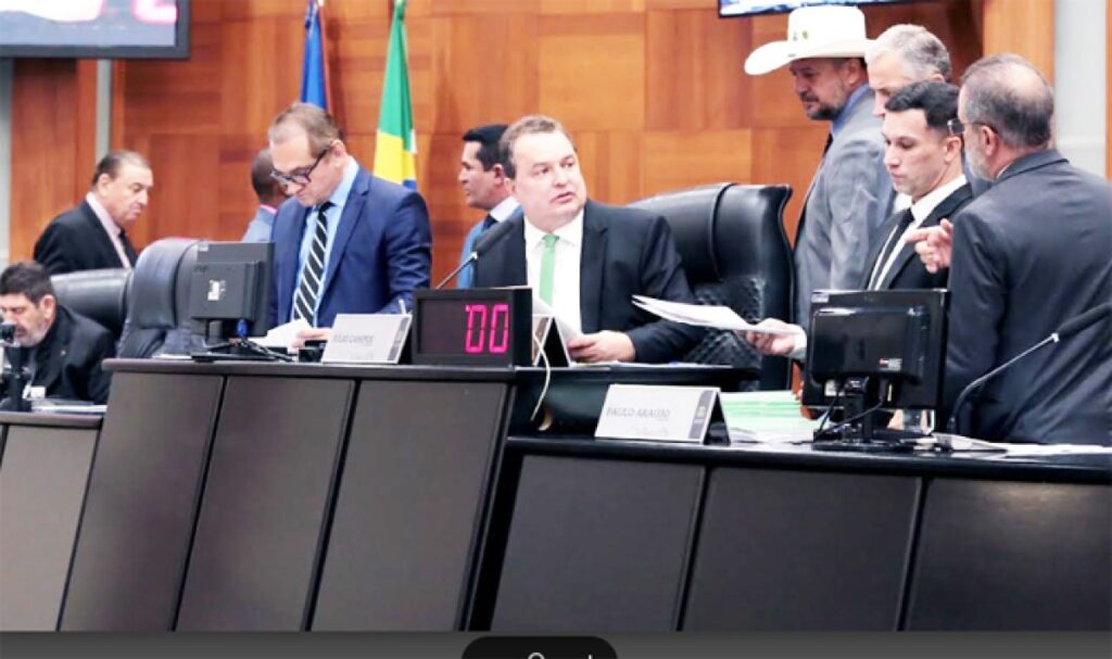 Desafios da Política em Mato Grosso: Renovações e Barreiras na AL