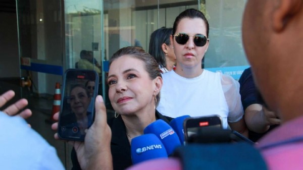 Flávia Moretti Prioriza Várzea Grande e Descarta Viagem aos EUA Flávia Moretti Prioriza Várzea Grande e Descarta Viagem aos EUA