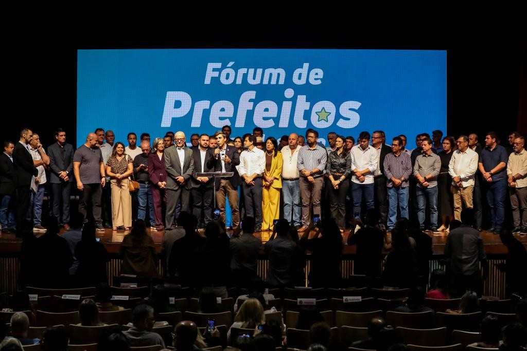 Fórum de Prefeitos pela Educação: Um Marco para a Colaboração Municipal em Cuiabá Fórum de Prefeitos pela Educação: Um Marco para a Colaboração Municipal em Cuiabá