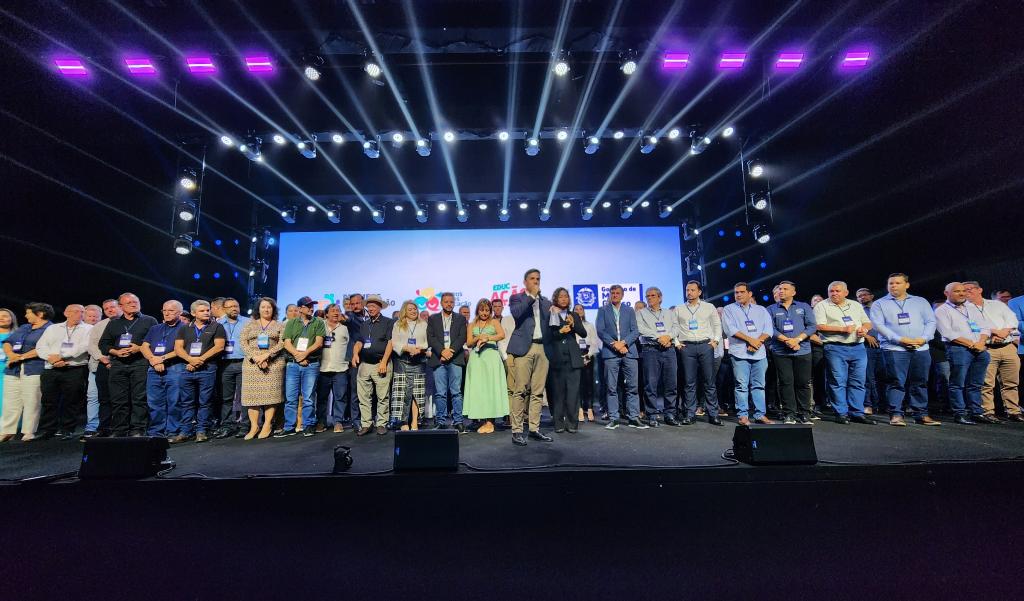 Fórum de Prefeitos pela Educação: 137 Gestores Reúnem-se em Cuiabá para Debater Políticas Educacionais Fórum de Prefeitos pela Educação: 137 Gestores Reúnem-se em Cuiabá para Debater Políticas Educaciona