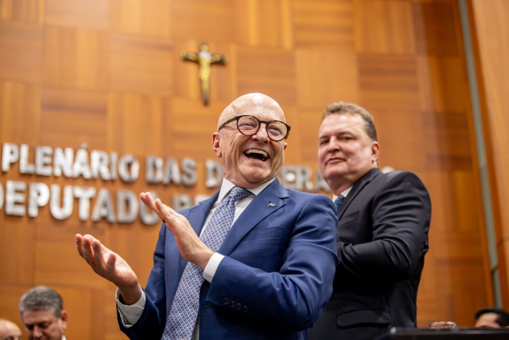 Pivetta Assume Governo de MT com Foco em Gasto Público e Saúde Pivetta Assume Governo de MT com Foco em Gasto Público e Saúde