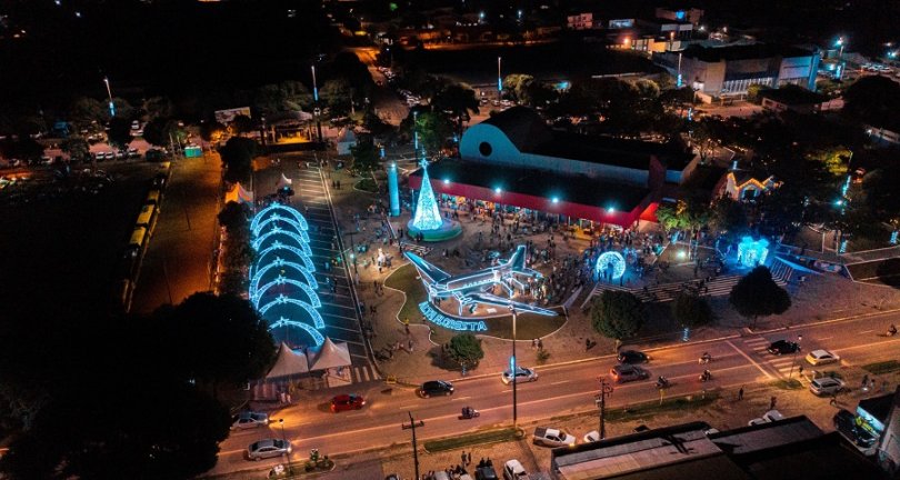 Prefeitura de Alta Floresta é Acusada de Desvio de Recursos da Educação para Decoração Natalina Prefeitura de Alta Floresta é Acusada de Desvio de Recursos da Educação para Decoração Natalina