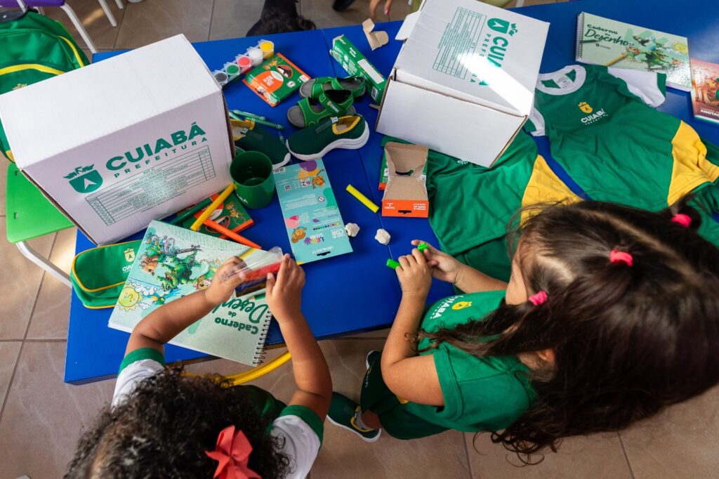 Prefeitura de Cuiabá Intensifica a Entrega de Kits Escolares e Espera Atender 65 Mil Alunos
