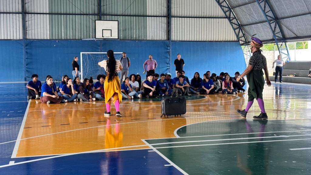Teatro Incentiva o Voto Consciente em Escolas de MT em 2026 Teatro Incentiva o Voto Consciente em Escolas de MT em 2026