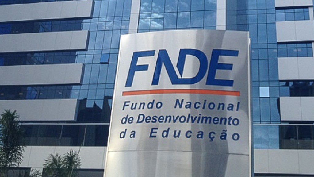 Várzea Grande: Secretária de Educação Reúne-se com FNDE para Impulsionar Educação Várzea Grande: Secretária de Educação Reúne-se com FNDE para Impulsionar Educação