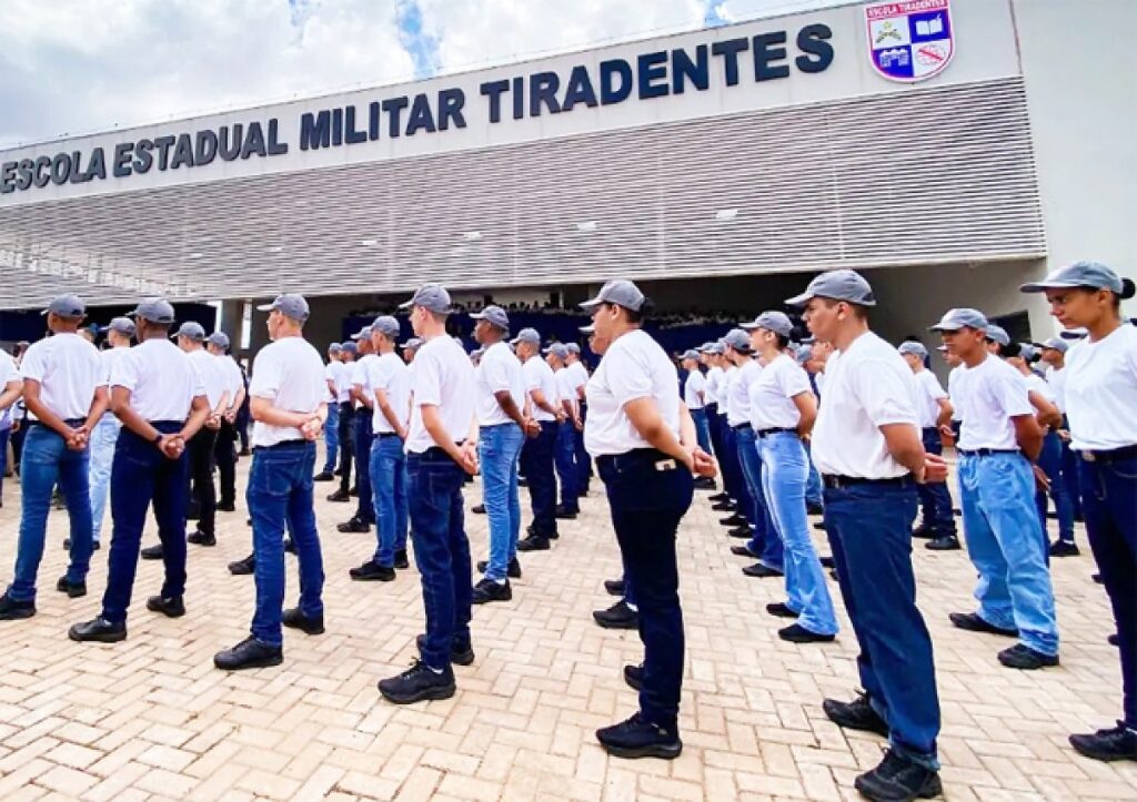 Avanço das Escolas Cívico-Militares em Mato Grosso: 35,5% da Rede Estadual Avanço das Escolas Cívico-Militares em Mato Grosso: 35,5% da Rede Estadual