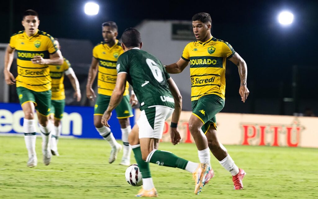 Cuiabá conquista primeira vitória na Série B com 2 a 0 sobre Goiás Cuiabá conquista primeira vitória na Série B com 2 a 0 sobre Goiás
