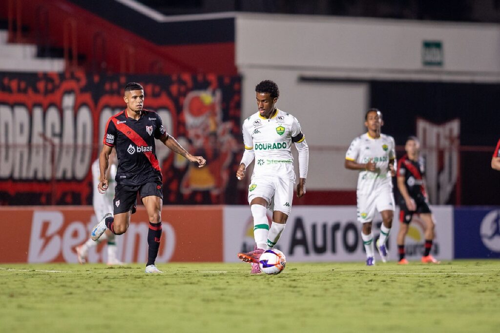Cuiabá Enfrenta Derrota para o Atlético-GO e Agrava Crise na Temporada