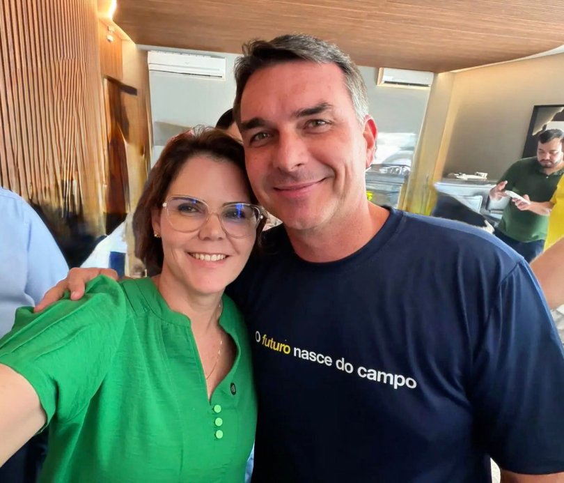 Deputada Coronel Fernanda Apoia Flávio Bolsonaro em Agenda em Mato Grosso Deputada Coronel Fernanda Apoia Flávio Bolsonaro em Agenda em Mato Grosso