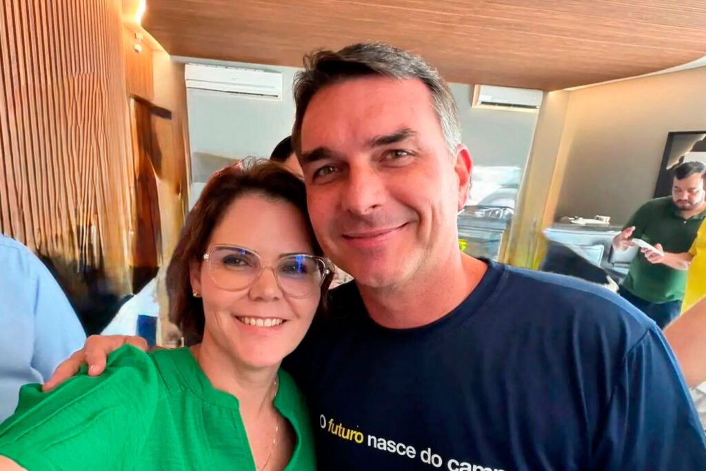 Flávio Bolsonaro em Sinop: Participação na Feira Norte Show e Estratégias Políticas Flávio Bolsonaro em Sinop: Participação na Feira Norte Show e Estratégias Políticas