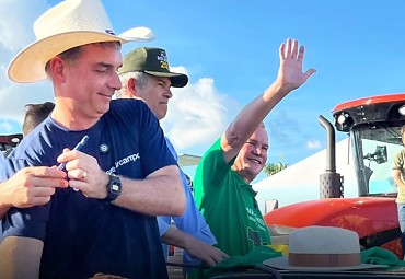 Flávio Bolsonaro Foca em WF e Medeiros, Distanciando Aliados em MT Flávio Bolsonaro Foca em WF e Medeiros, Distanciando Aliados em MT
