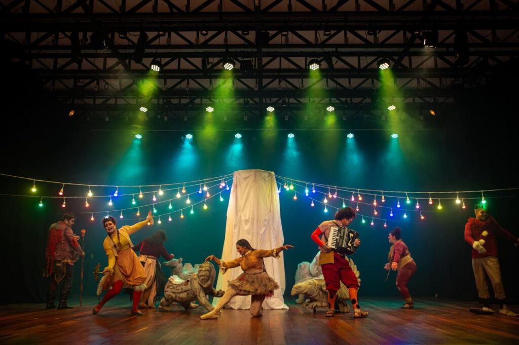 Grupo Teatro Faces Leva o Espetáculo Sinhadores a Mato Grosso: Uma Reflexão Sobre o Direito à Terra