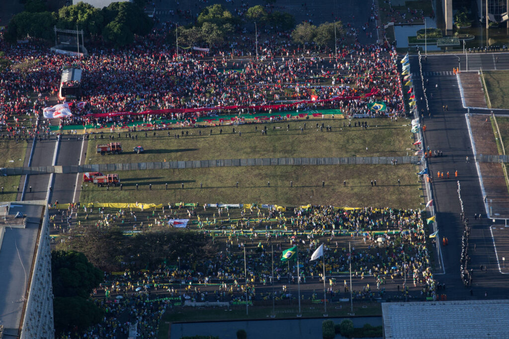 Impeachment de Dilma: A Polarização Política e o Crescimento do Centrão