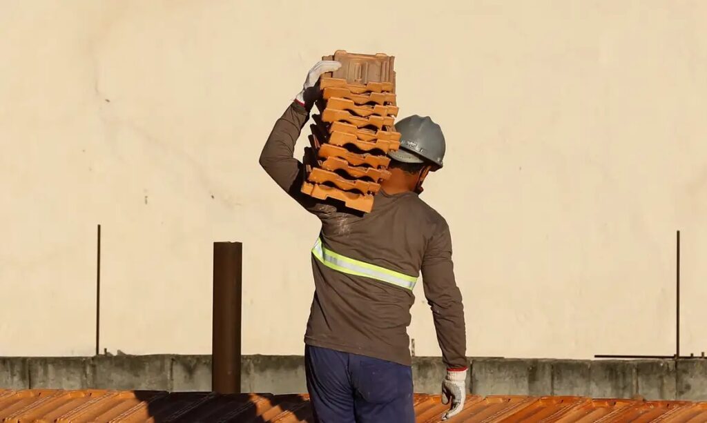 Indústria de Mato Grosso Destaca-se na Criação de Empregos em Fevereiro de 2026