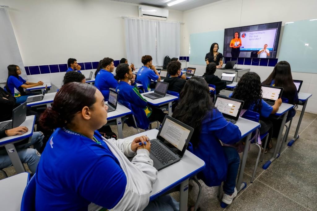 Inscrições Abertas para o Prêmio Educador Nota 10 com Nova Categoria para Gestores Escolares Inscrições Abertas para o Prêmio Educador Nota 10 com Nova Categoria para Gestores Escolares