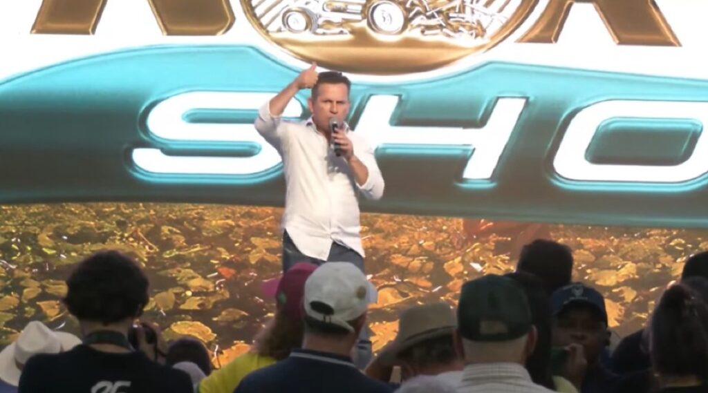 Mauro Mendes Critica Lula e Promete 70% dos Votos de MT a Flávio Bolsonaro Mauro Mendes Critica Lula e Promete 70% dos Votos de MT a Flávio Bolsonaro
