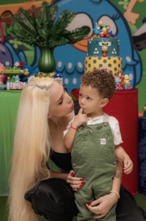 Páscoa em Cuiabá: A Luta e a Esperança nas Palavras da Vereadora Baixinha Giraldelli Páscoa em Cuiabá: A Luta e a Esperança nas Palavras da Vereadora Baixinha Giraldelli