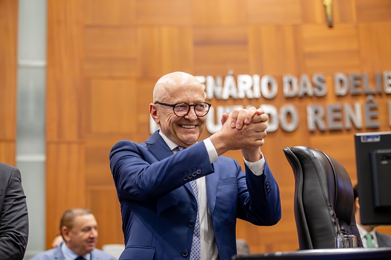 Pivetta à Frente na Corrida pelo Governo de MT com 35,4% das Intenções de Voto Pivetta à Frente na Corrida pelo Governo de MT com 35,4% das Intenções de Voto