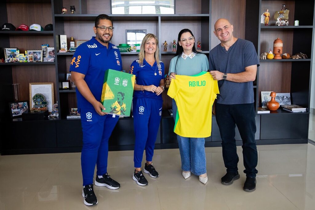 Prefeito de Cuiabá Recebe Comitiva da CBF e Reforça Apoio ao Futebol Feminino Prefeito de Cuiabá Recebe Comitiva da CBF e Reforça Apoio ao Futebol Feminino