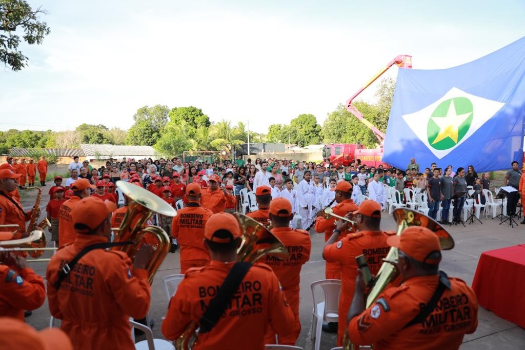 Corpo de Bombeiros Inicia Projetos Sociais em Cuiabá: Uma Nova Chance para Jovens Corpo de Bombeiros Inicia Projetos Sociais em Cuiabá: Uma Nova Chance para Jovens