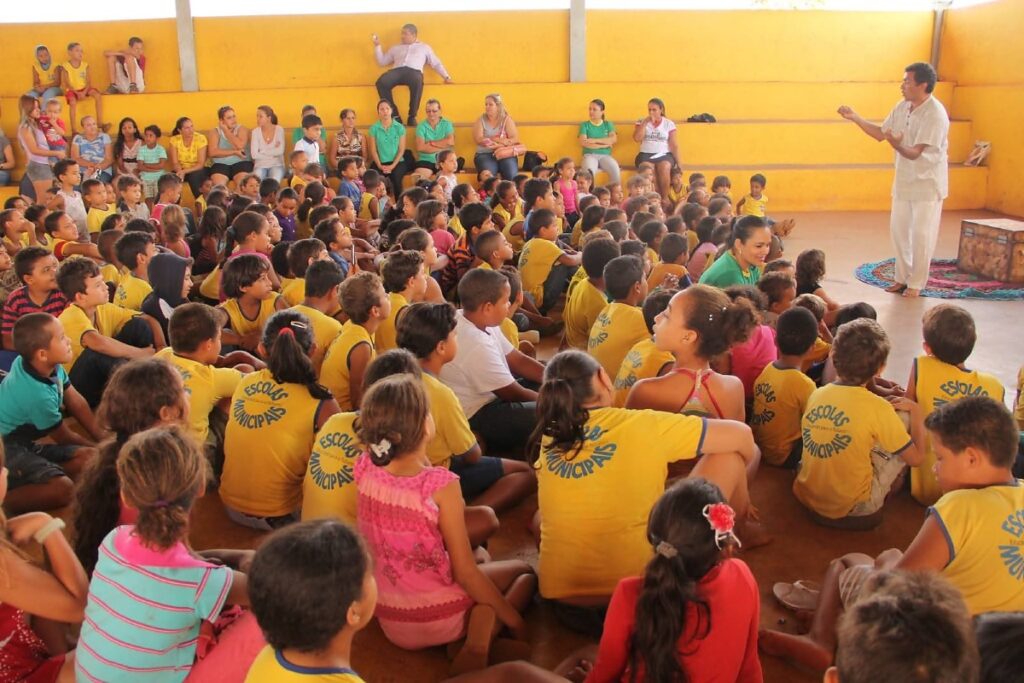Cultura e Contos: O Projeto ‘Um Conto em Cada Canto’ Leva Histórias a Cuiabá Cultura e Contos: O Projeto 'Um Conto em Cada Canto' Leva Histórias a Cuiabá