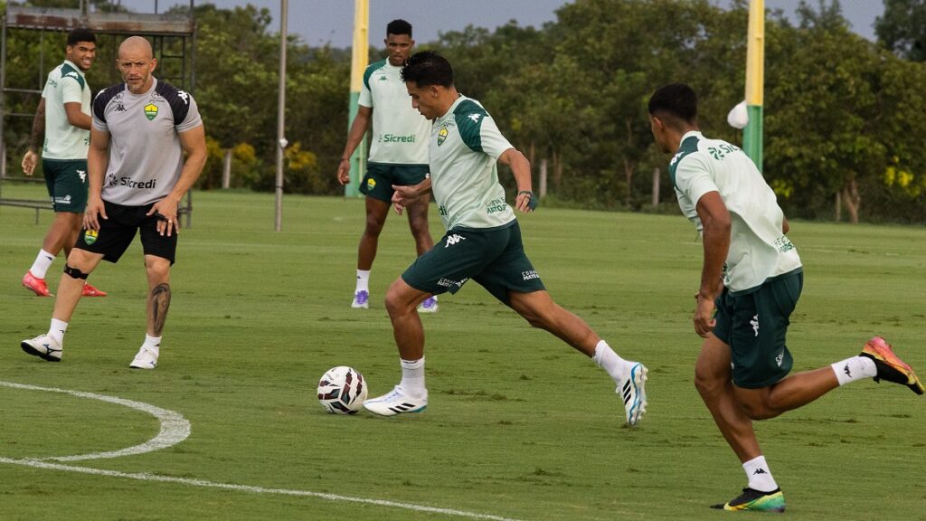 Desfalques Complicam o Cuiabá no Confronto Contra o Athletic-MG Desfalques Complicam o Cuiabá no Confronto Contra o Athletic-MG